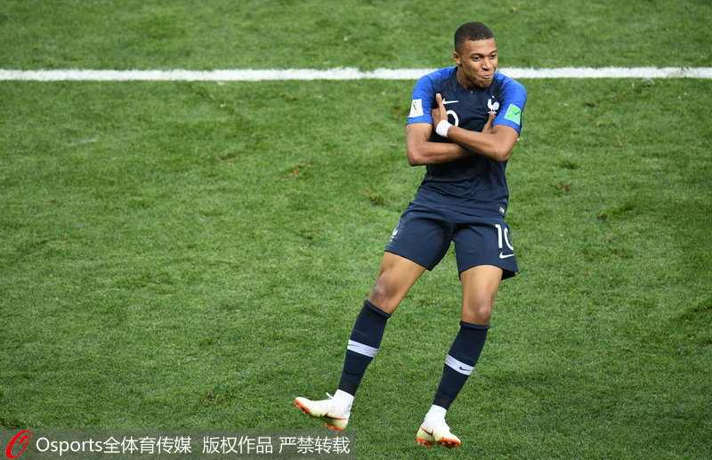 疯狂的足球：米兰门神迈尼昂的盘带合集（绿茵狂潮：米兰门神迈尼昂炫技盘带集锦）