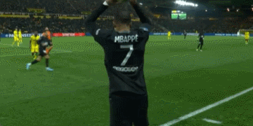 卡利亚里高空压制罗马防线屡失误，科内孤掌难鸣